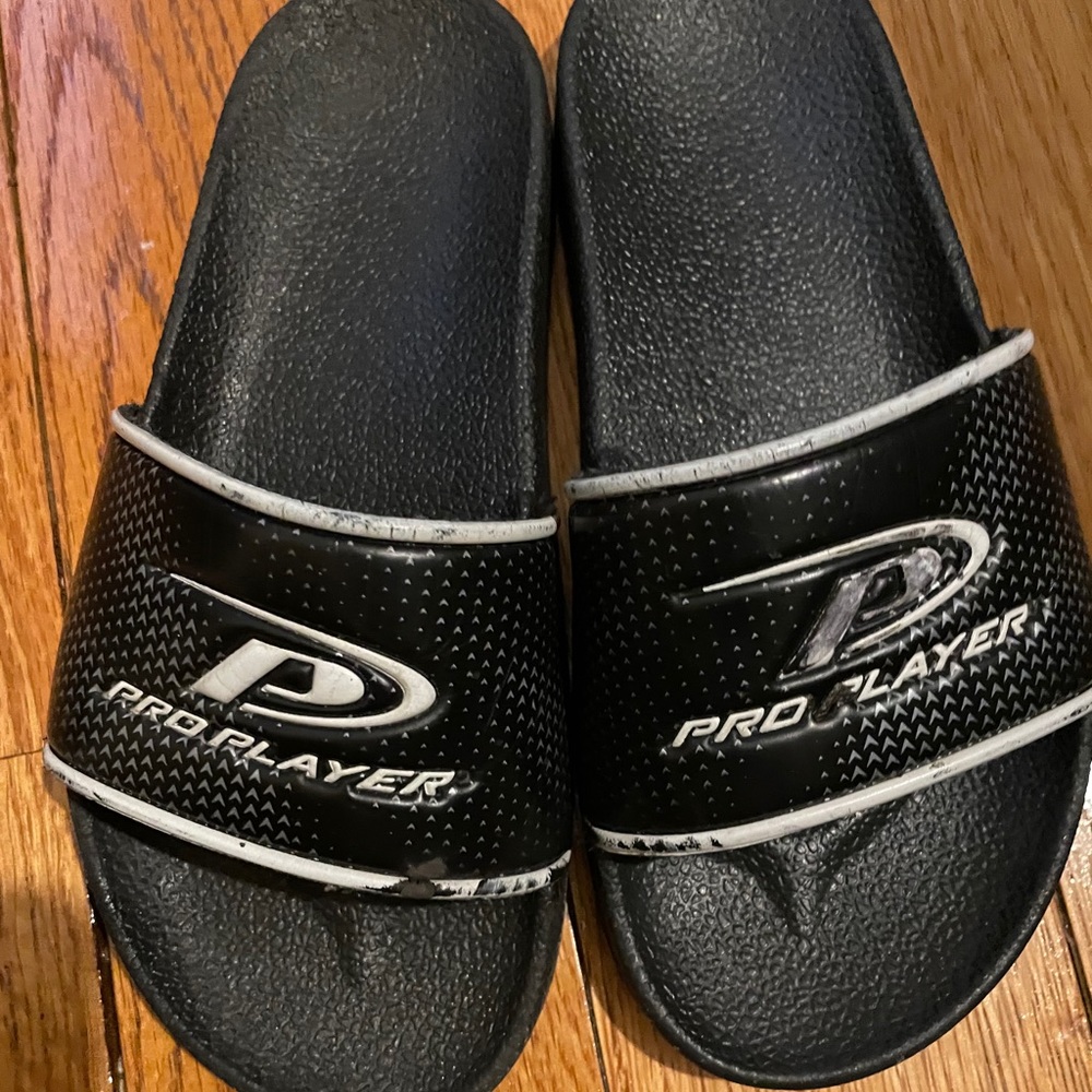 Boys flip flops